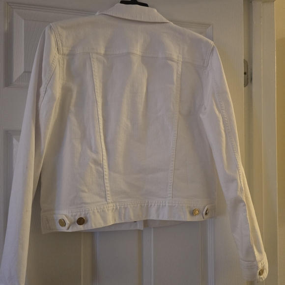 Gorgeous LILLY PULITZER Women's White Denim Jacket with Gold Buttons - Picture 8 of 9